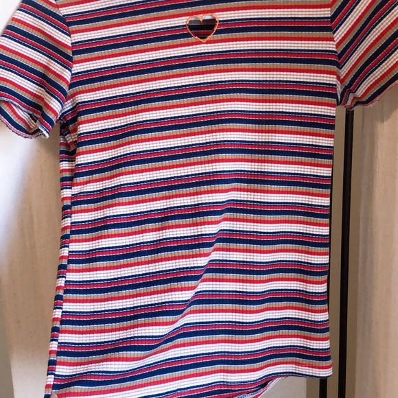 Striped T-shirt with heart cut out - Picture 2 of 3